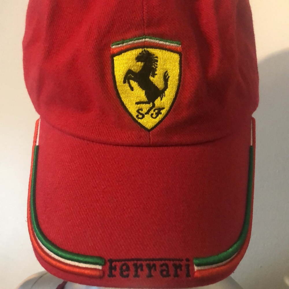 Ferrari 🧢 - Picture 2 of 5